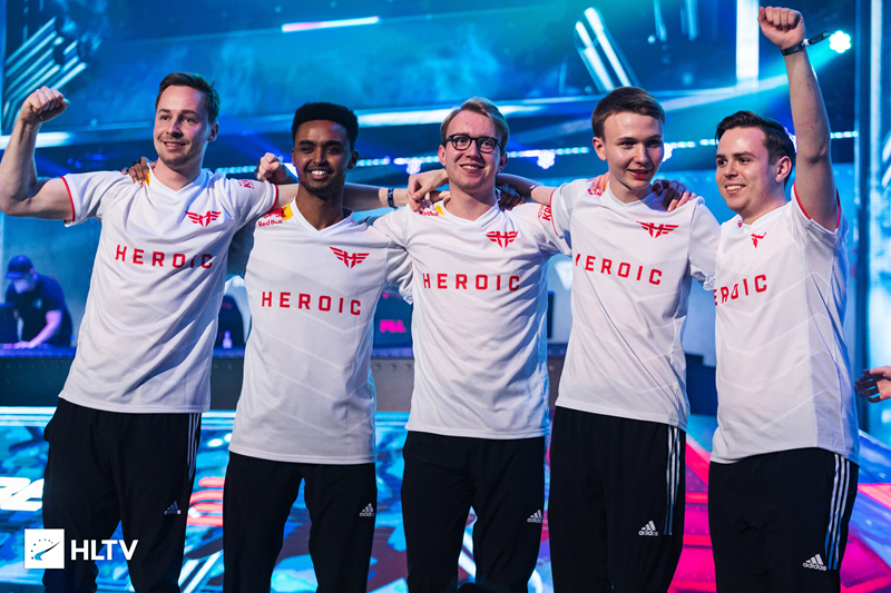 他们翘首以 他们翘首以