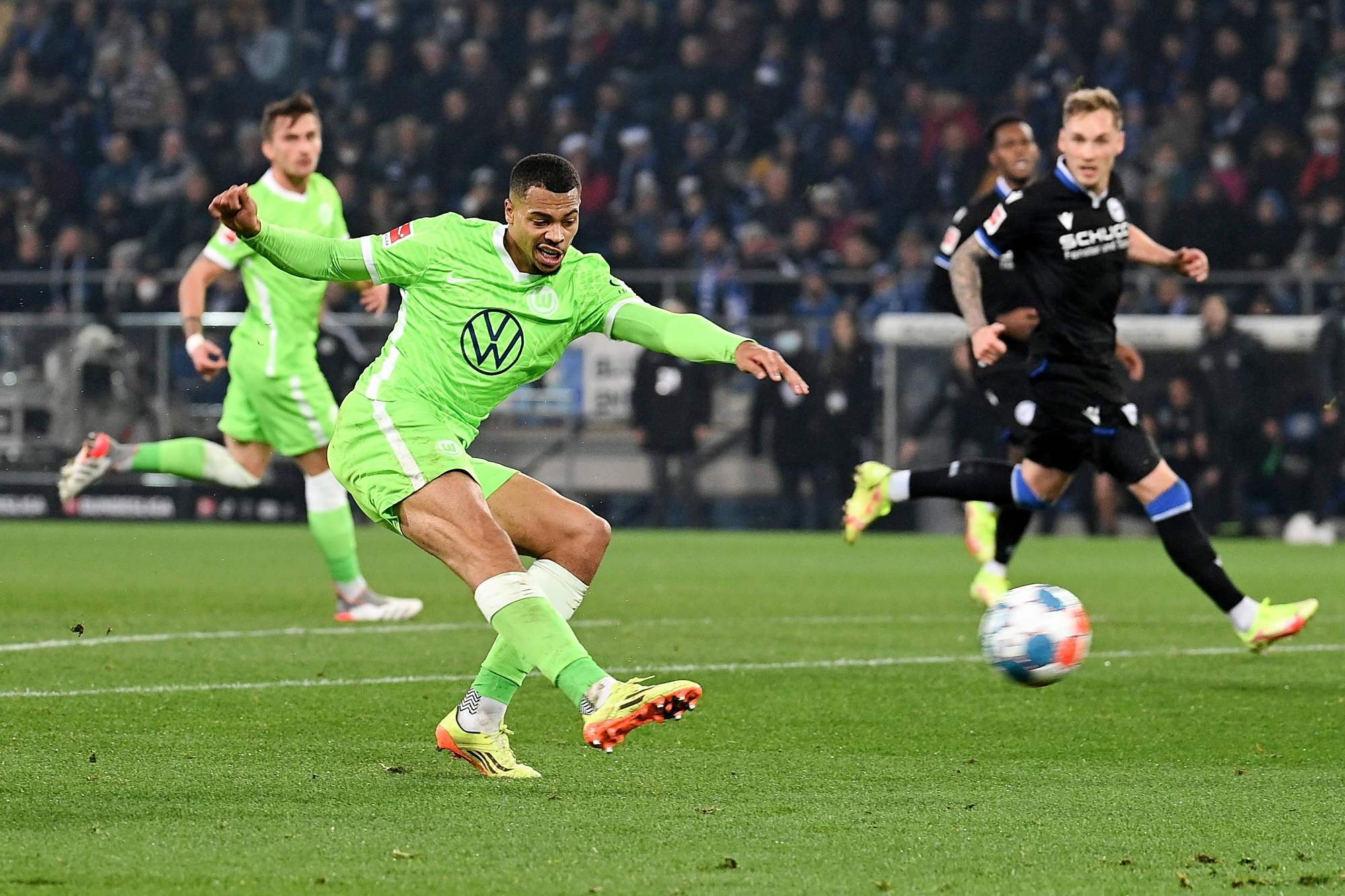 中保持着极 中保持着极