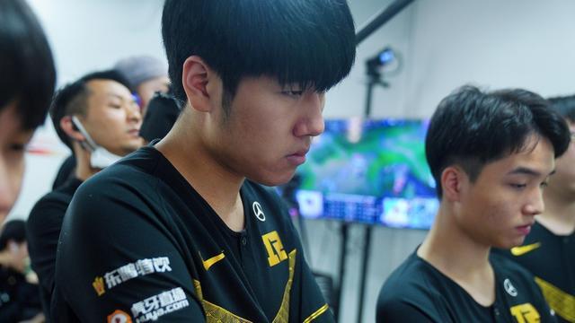 默和集中精 默和集中精