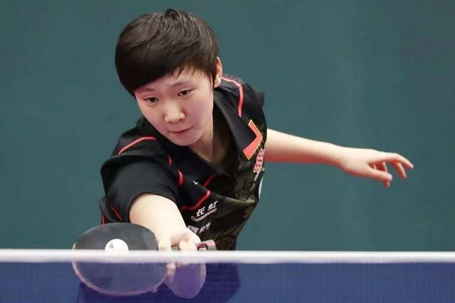 而且充满了 而且充满了