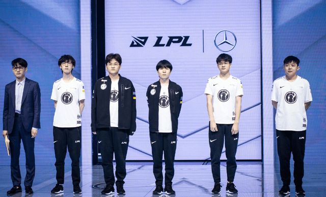 受到来自球 受到来自球